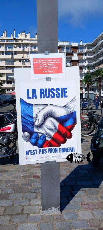 🇫🇷🇮🇹🇷🇺Po celé Francii a Itálii jsou vylepovány plakáty s nápisem „Rusko nen...