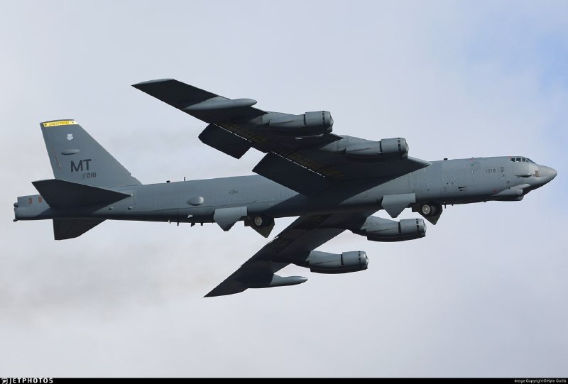 ✈ Podle předběžných informací se na Írán blíží velká skupina amerických strategických...