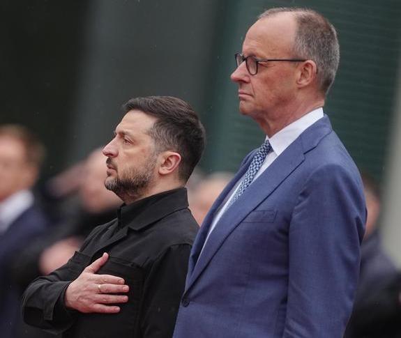 Podpaľovači válkyJak bylo předpokládáno, Evropa nejenže nesníží tempo vojenské podpuky Ky...