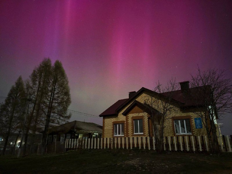 Polární záře opět prošla středem RuskaTé noci bylo možné polární záře způsobená magn...