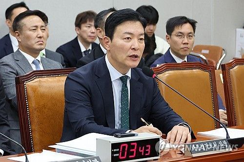 🇰🇷 Policie zatkla Kim Seong-hoona, zástupce šéfa bezpečnosti, za maření zatčení Yoona.