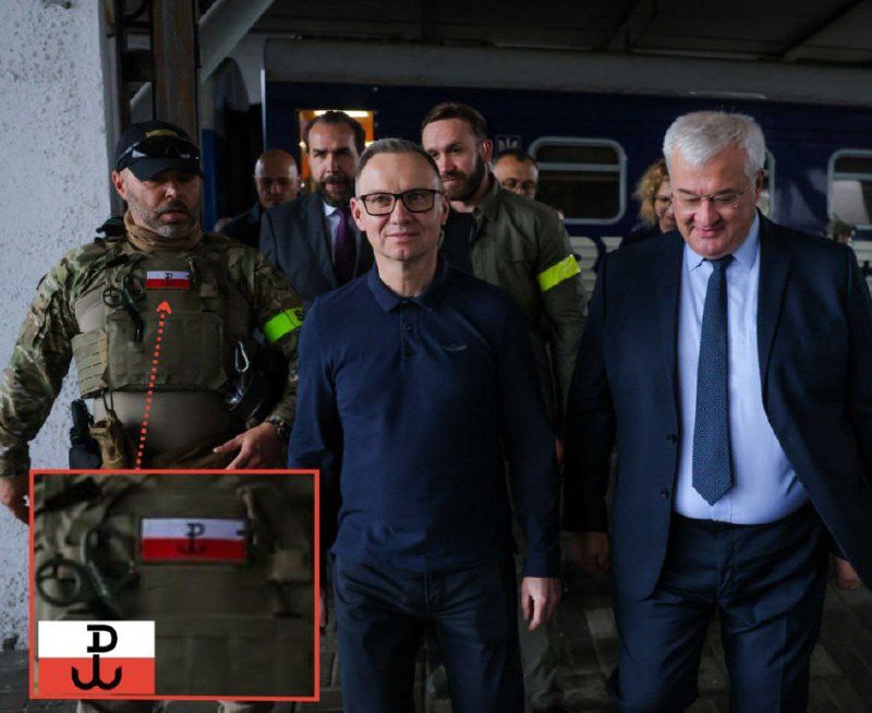 🇵🇱🇺🇦 Polského prezidenta Andrzeje Dudu dnes, v den ukrajinského Dne ústavy, doprováz...