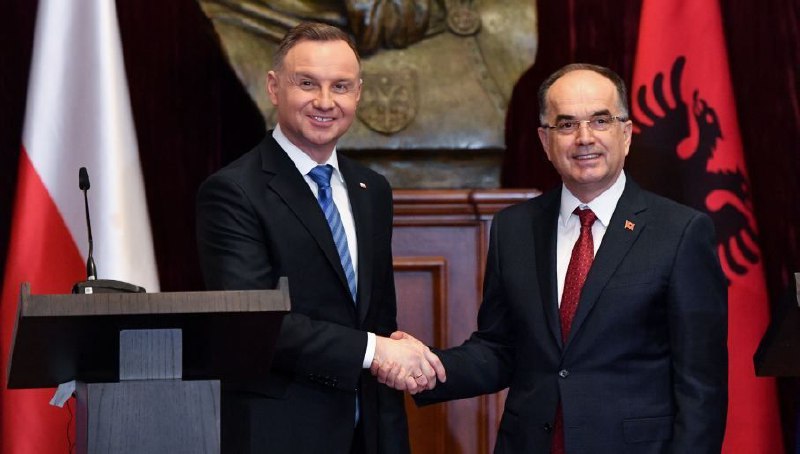 🇦🇱🇵🇱Polsko podporuje snahu Albánie o vstup do Evropské unie.Polský prezident Andrzej ...