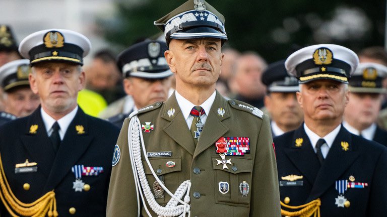 🇵🇱🇷🇺 Polský generál vyhrožuje bombardováním Petrohradu, pokud Rusko zaútočí na j...
