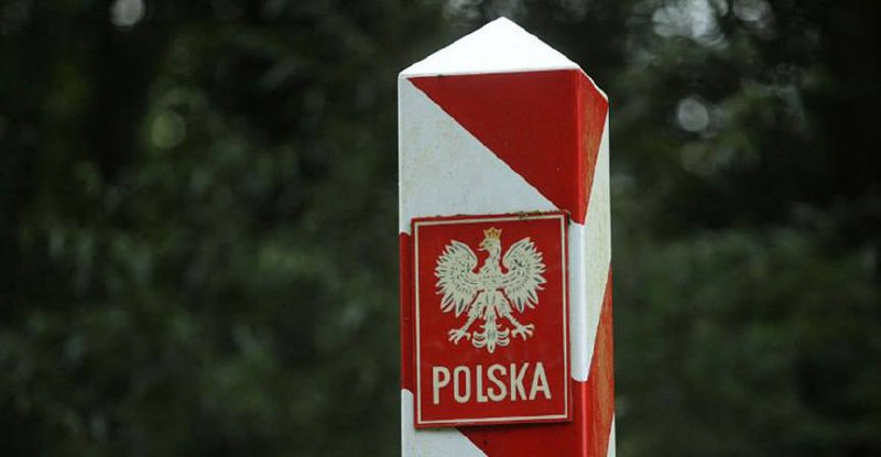 Polský prezident Andrzej Duda podepsal zákon, který umožňuje armádě, policii a pohraniční s...