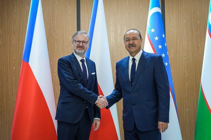🇨🇿Poslední zastávka asijského turné premiéra.Fiala je v Uzbekistánu. Chce tam prodávat ...