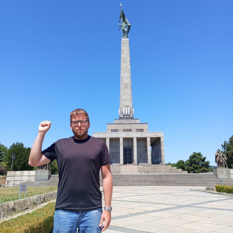 🚩🇨🇿🇸🇰✊ Před 80 lety osvobodila Rudá armáda Bratislavu!  NEZAPOMENEME!Dne...