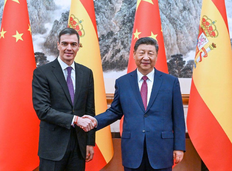 ⚡️🇨🇳🇪🇸 Prezident Si Ťin-pching se během návštěvy Číny setkal se španělským...