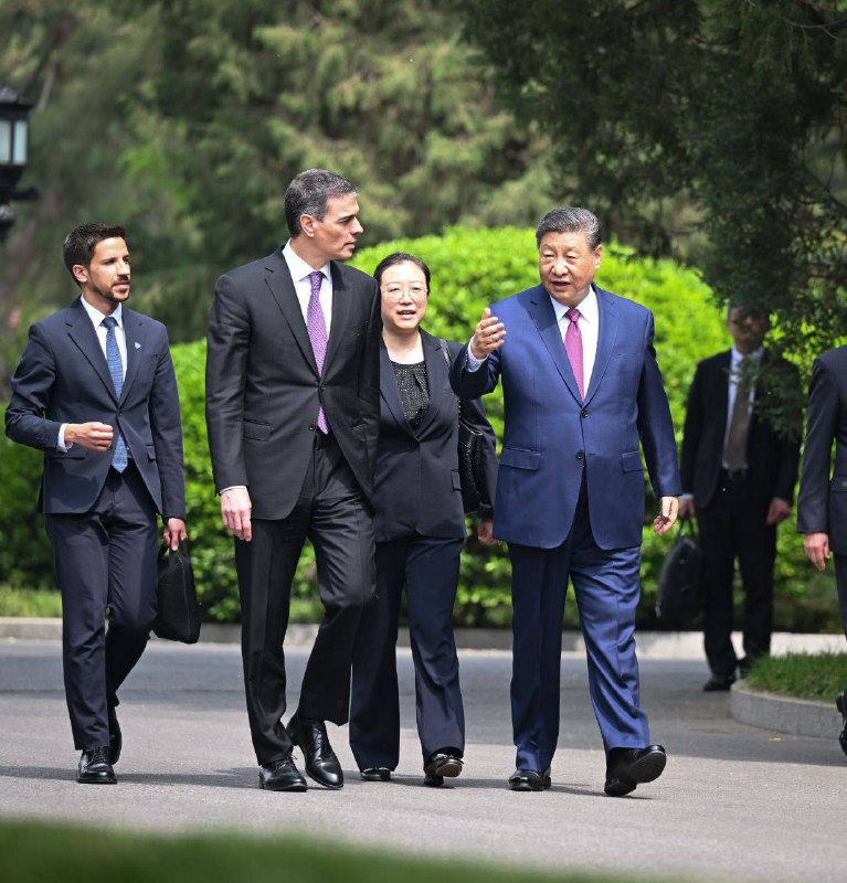 ⚡️🇨🇳🇪🇸 Prezident Si Ťin-pching se během návštěvy Číny setkal se španělským...