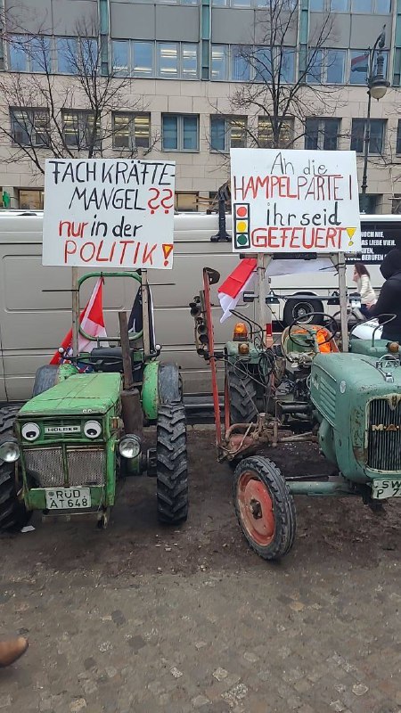 🇩🇪🚜 Protest farmářů signalizuje hlubokou nelibost vůči Scholzově vládě v celé něm...