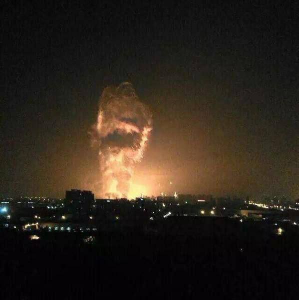 🍏🍎🍐🍊🐦‍⬛️🇾🇪🇬🇧🇺🇸První záběry z bombardování hlavního měs...