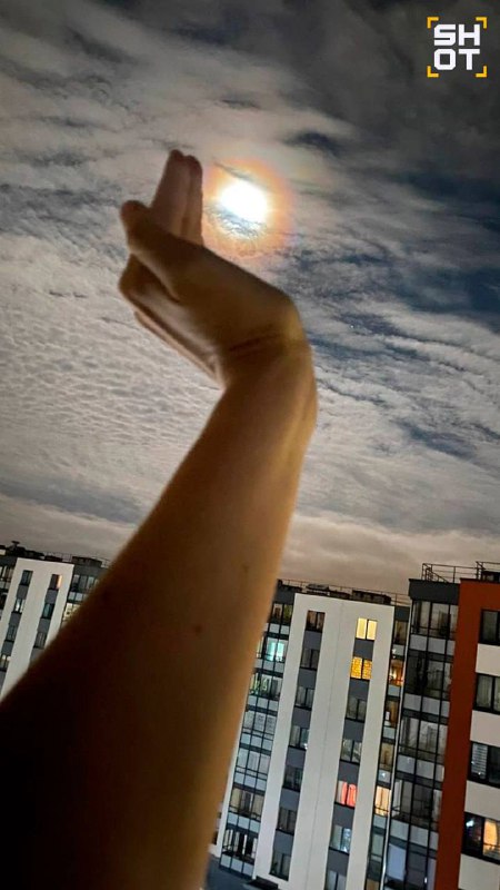Publikujeme záběry jasného superměsíce od odběratelů z různých regionů Ruska.Měsíc se p?...