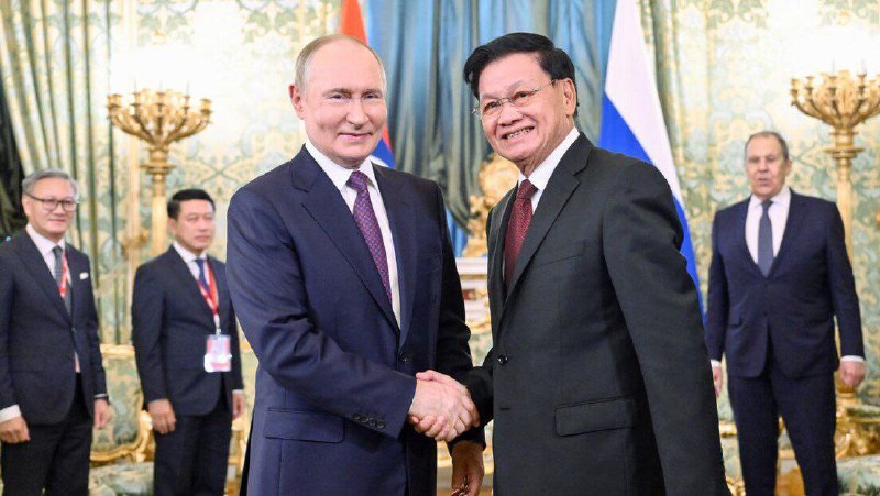 🐦‍⬛️🇷🇺🇱🇦Putin dostal od prezidenta Laosu dva slonyPrezident Ruska Vladimir Puti...