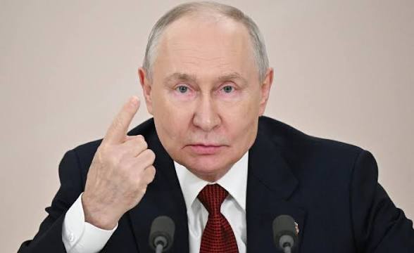 🇫🇷🇩🇪🇷🇺Putin je připraven k dialogu se všemi, včetně Macrona a Merze, uvedl Pes...