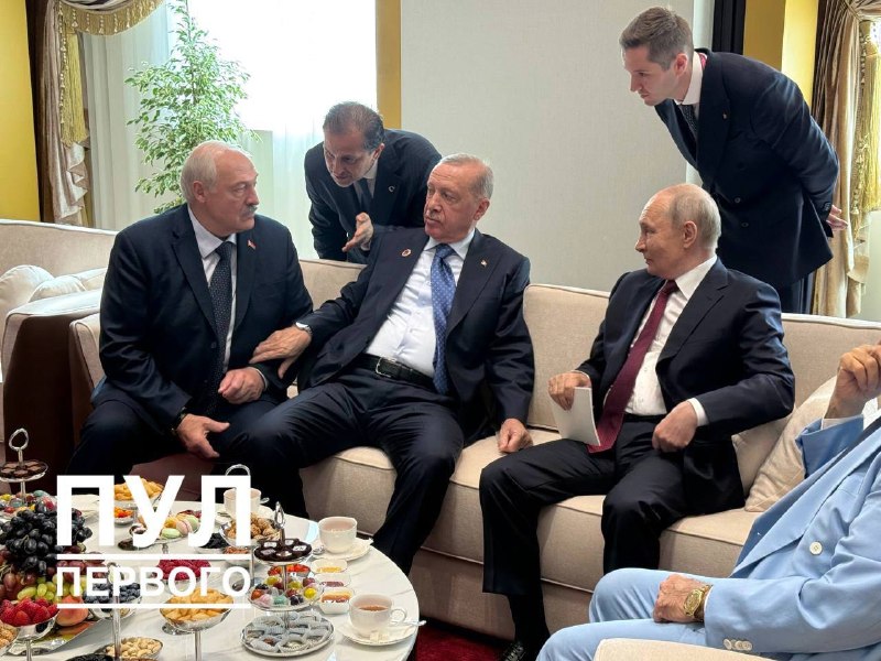 Putin, Lukašenko a Erdogan se neformálně setkali v rámci summitu ŠOSV rámci summitu ŠOS v Bi?... Putin, Lukašenko a Erdogan se neformálně setkali v rámci summitu ŠOSV rámci summitu ŠOS v Bi?...