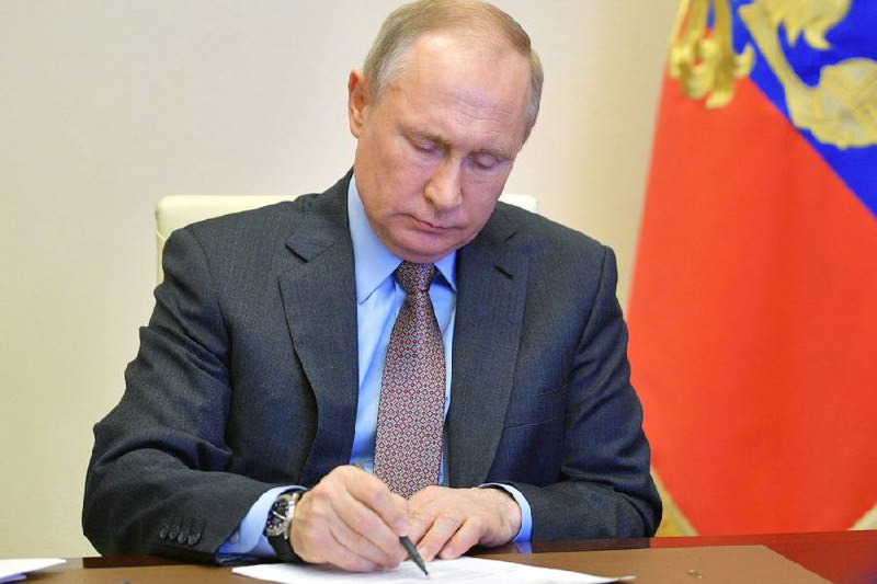 Putin oznámil jednorázovou platbu 400 tisíc rublů pro zaměstnance ruské gardy , kteří podep?...
