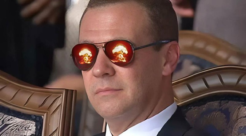 "Šmejdi, infantilní pitomci... Přijde světová katastrofa."Tak komentoval Medveděv in...