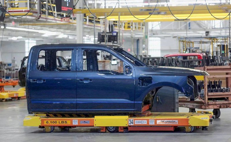 Reuters: Ford od roku 2024 zjednoduší auta kvůli klesajícím ziskům.Americký koncern Ford zač... Reuters: Ford od roku 2024 zjednoduší auta kvůli klesajícím ziskům.Americký koncern Ford zač...