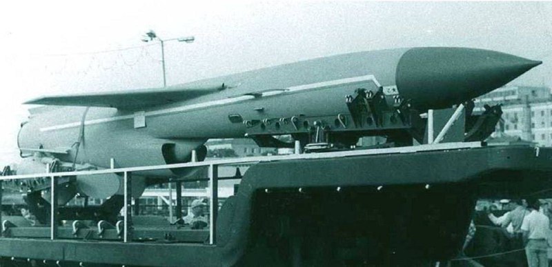 🇷🇺🇺🇦 Ruská armáda použila k útoku na Ukrajinu vzácnou protilodní střelu P-35 ze 6...