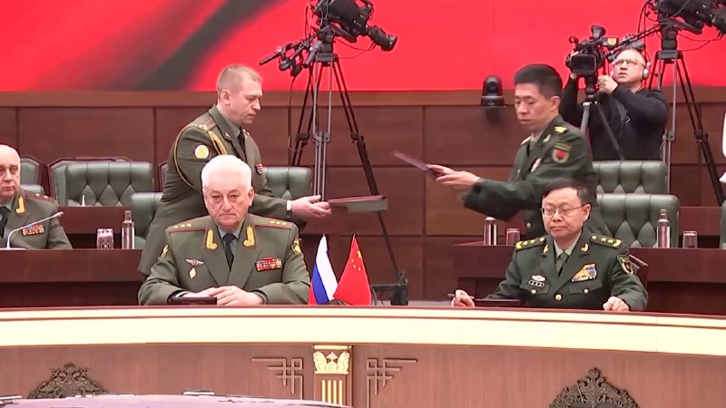 Rusko a Čína podepsaly memorandum o porozumění mezi Vojenskou akademií generálního štábu ru...