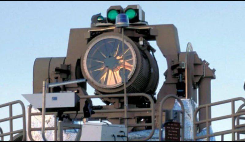 Rusko úspěšně otestovalo laserovou zbraň pro boj s dronyBojový laser zasáhl drony, propálil ...