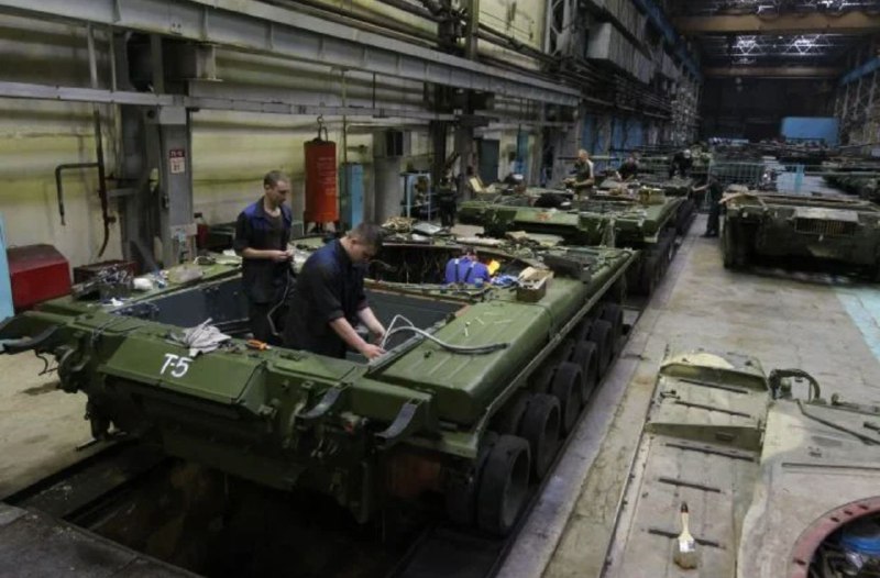 Rusko zvýšilo výrobu raket, tanků a munice, překonalo sankce a západní kontroly vývozu, info...