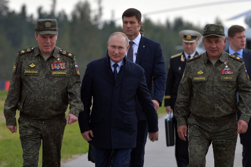🇷🇺🇺🇦 Ruský prezident Putin říká „budeme varovat civilisty na Ukrajině a občany d...