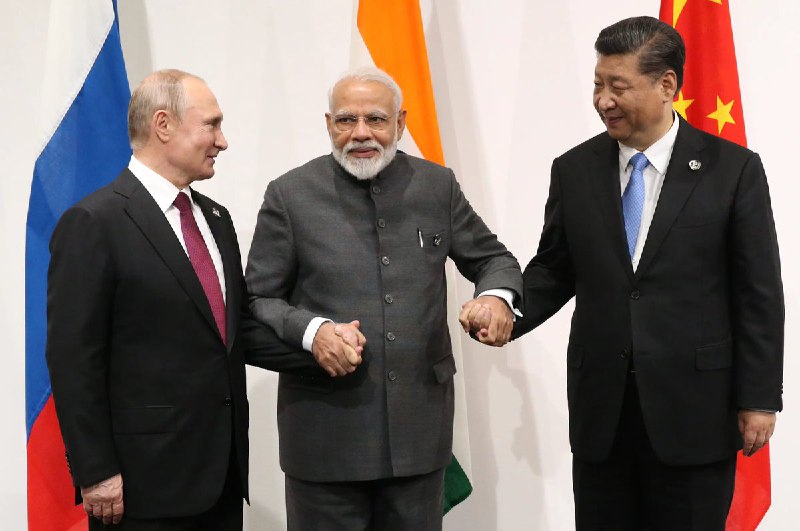 Ruský prezident Putin se zítra na summitu BRICS v Rusku sejde s čínským prezidentem Si Ťin-pch...