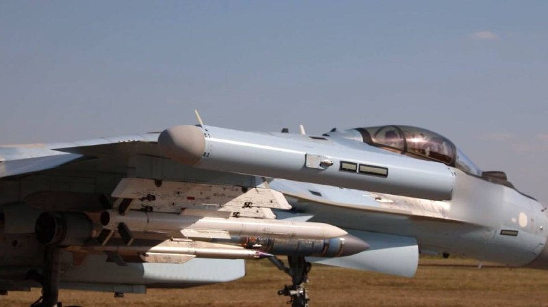 🇷🇺Ruští stíhači Su-35S dostávají nové raketyZáběry ruského ministerstva obrany ukazu...