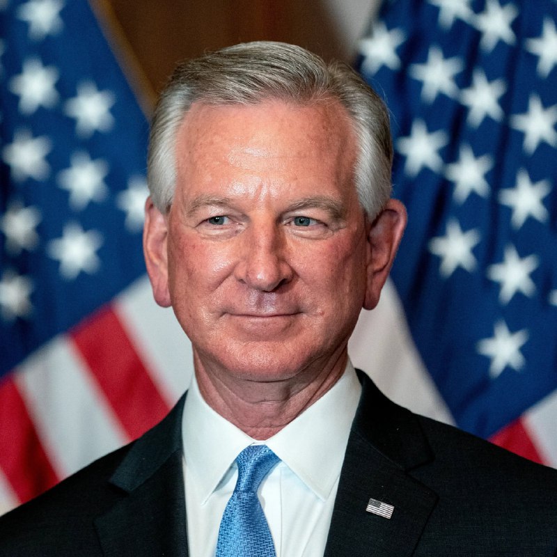 🇺🇸Senátor Tommy Tuberville (republikán za Alabama) požaduje zatčení guvernéra Gavina New...