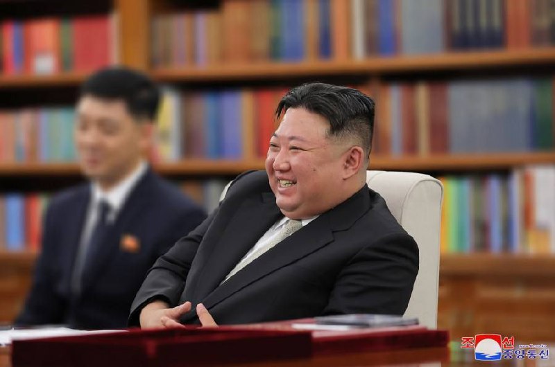 Severokorejská média zveřejňují fotografie ze schůzky Šojgu a Kim Čong-una v sídle ústřed...