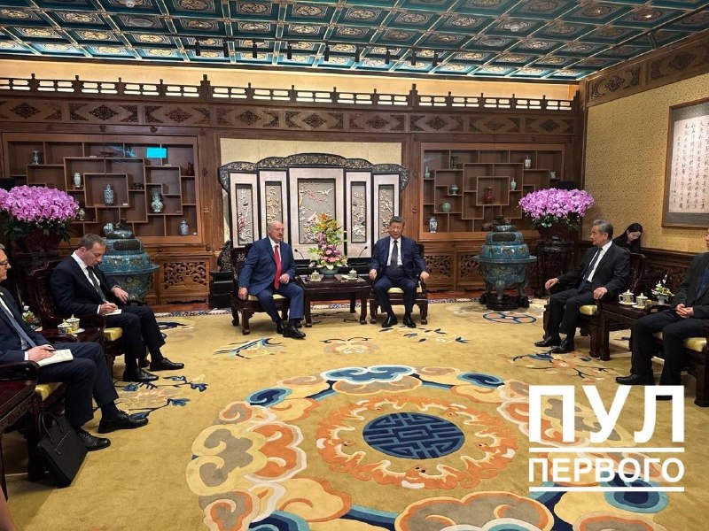 🇧屿 🇨🇳 Si Ťin-pching se v Pekingu setkal s Alexandrem Lukašenkem, oznámila Čínská ce...