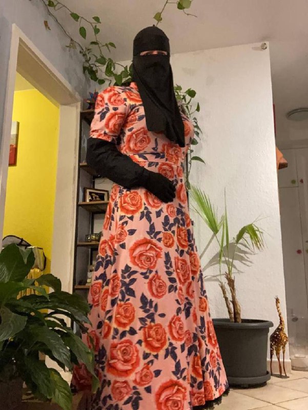 🇩🇪Šílenství postupuje: transsexuál v Německu konvertoval k islámu.