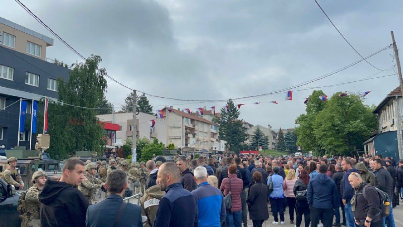 🇪🇺Síly kontingentu NATO v Kosovu zablokovaly přístupy k městským budovám na severu provi... 🇪🇺Síly kontingentu NATO v Kosovu zablokovaly přístupy k městským budovám na severu provi...