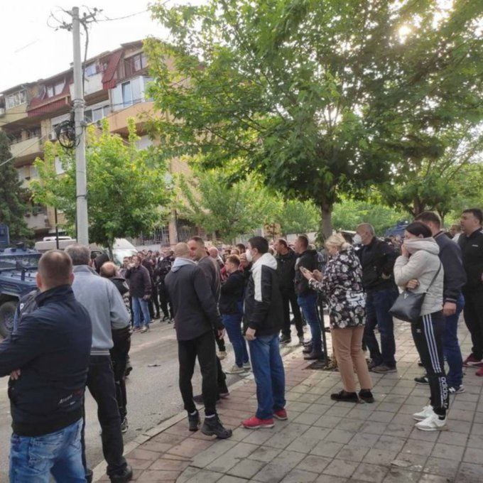 🇪🇺Síly kontingentu NATO v Kosovu zablokovaly přístupy k městským budovám na severu provi... 🇪🇺Síly kontingentu NATO v Kosovu zablokovaly přístupy k městským budovám na severu provi...