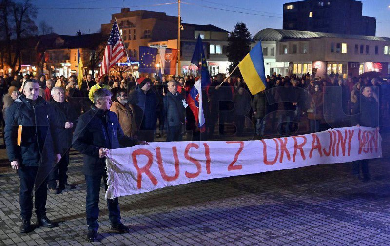🇸🇰Situace na Slovensku...Desítky placených progresivců a idiotská mládež liberálů pod ...