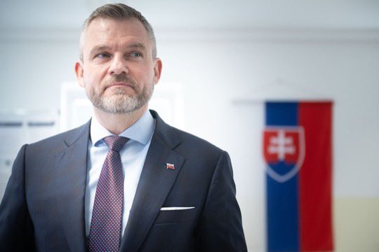 🇸🇰 Slovensko zvažuje zákaz mRNA vakcín.@BRICSNews