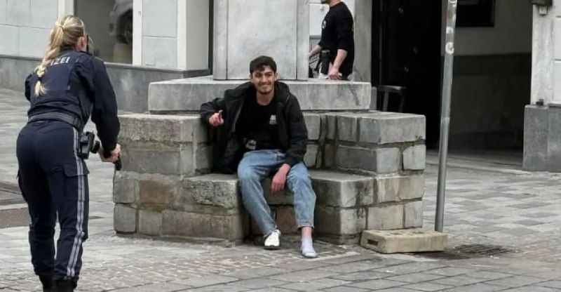 Smějící se bestie z východu...Evropa je měkká, slabá a směšná. Většina států odzbrojil...