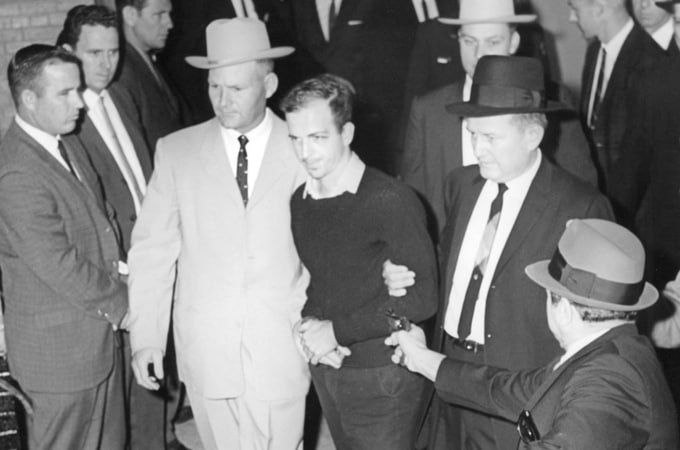 🆘 🇺🇸 SOUBORY JKF: FBI PŘIJALA ANONYMNÍ VOLÁNÍ S VAROVÁNÍM, ŽE OSWALD BUDE ZABIT, POU...