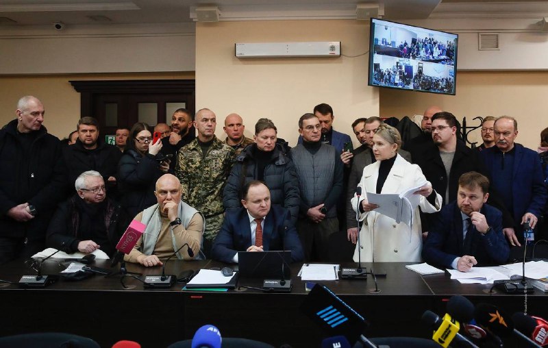 Soud dělá vše pro to, aby do konce týdne uvěznil Julii TymošenkovouUkrajinský soud nejprve st...