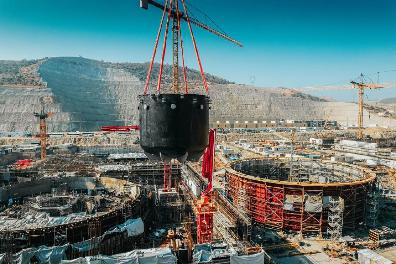 🔥 Specialisté Rostec instalovali hlavní komponenty šachty reaktoru na energetickém bloku č. ...