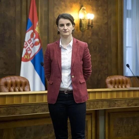 Srbský prezident Vučić předal svůj post představitelce LGBT* Aně Brnabičové Ana Brnabičov?...