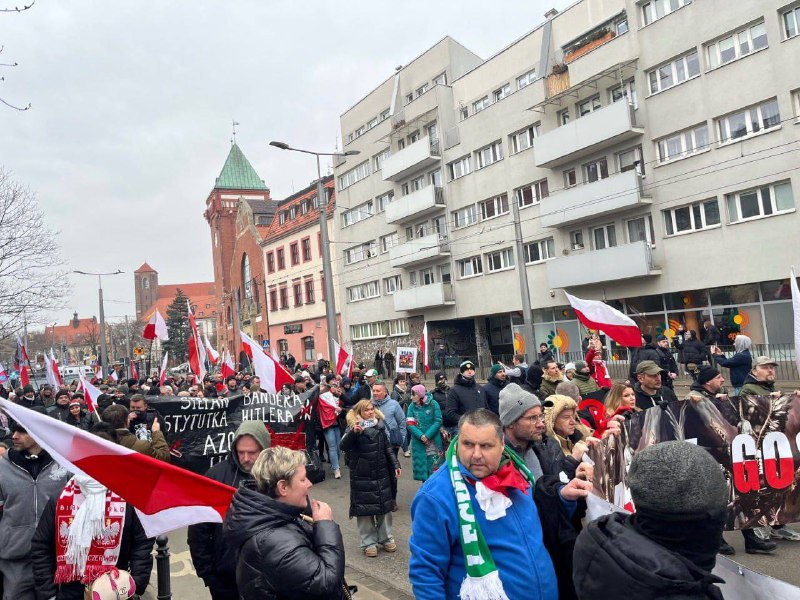 ⚡️🇵🇱🇺🇦 „Stepan Bandera je Hitlerova prostitútka“ – Poliaci vysvetľujú Ukraj...