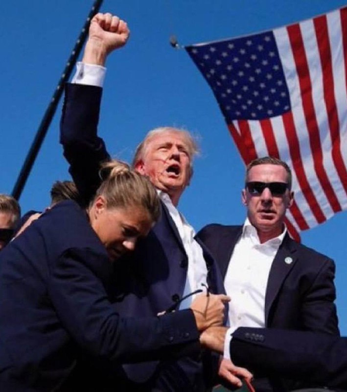 Střelec Ryan Routh, který se před hodinami pokusil zavraždit Donalda Trumpa, vyzval Kamalu Harri...