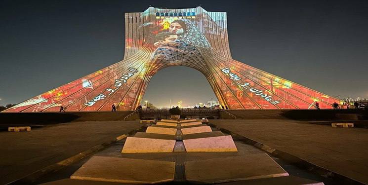 🇮🇷 Teheránská věž Azadi rozsvítila svá světla na projev podpory palestinskému liduPři...