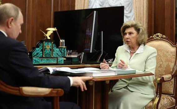 Těla 524 obětí byla nalezena na místech hromadných pohřbů v Kurském regionu po invazi ukraji...