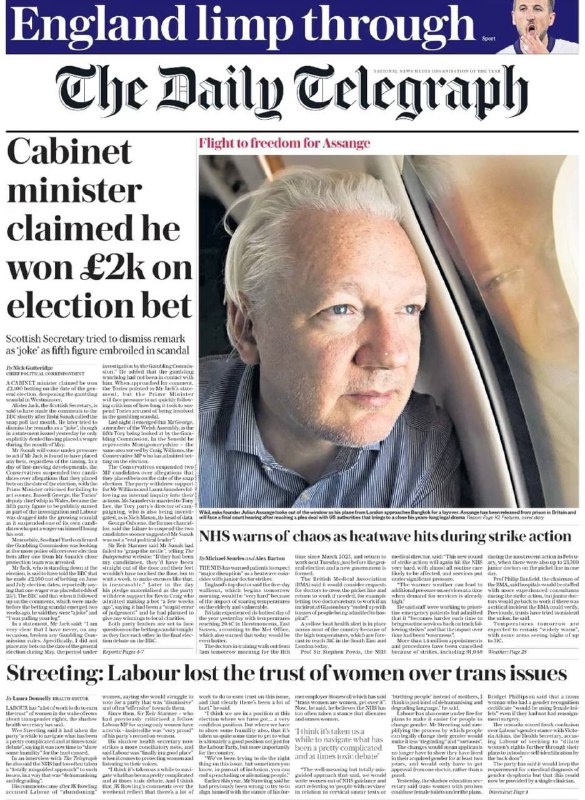🔥 Touha po svobodě na jedné fotce. Světová média přišla s fotografií Juliana Assange na o...