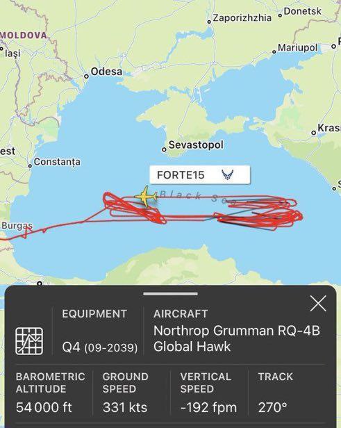 Trasa letu průzkumného letounu  NATO krátce před nejmasivnějším raketovým útokem ozbrojený...