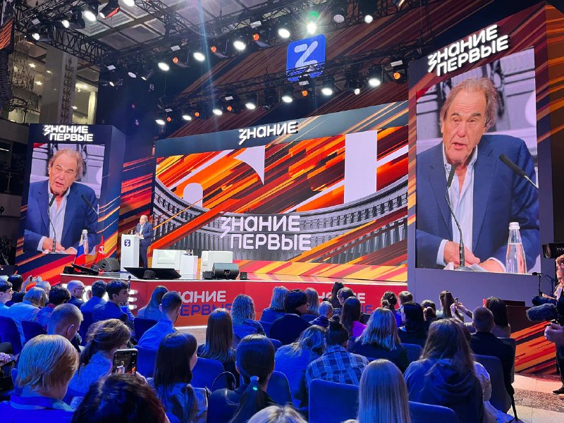 Trojnásobný držitel Oscara, režisér Oliver Stone, na maratonu Knowledge. První prohlásil, že...