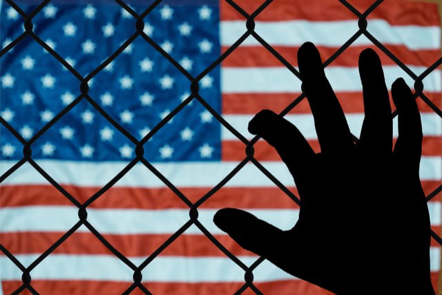 Trump slíbil, že „velmi brzy“ spustí největší deportační operaci v historii USA. Yakov K...